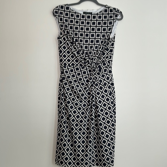Lauren Ralph Lauren Dresses & Skirts - Lauren Ralph Lauren | fitted midi length twist dress | grey & white pattern | 8